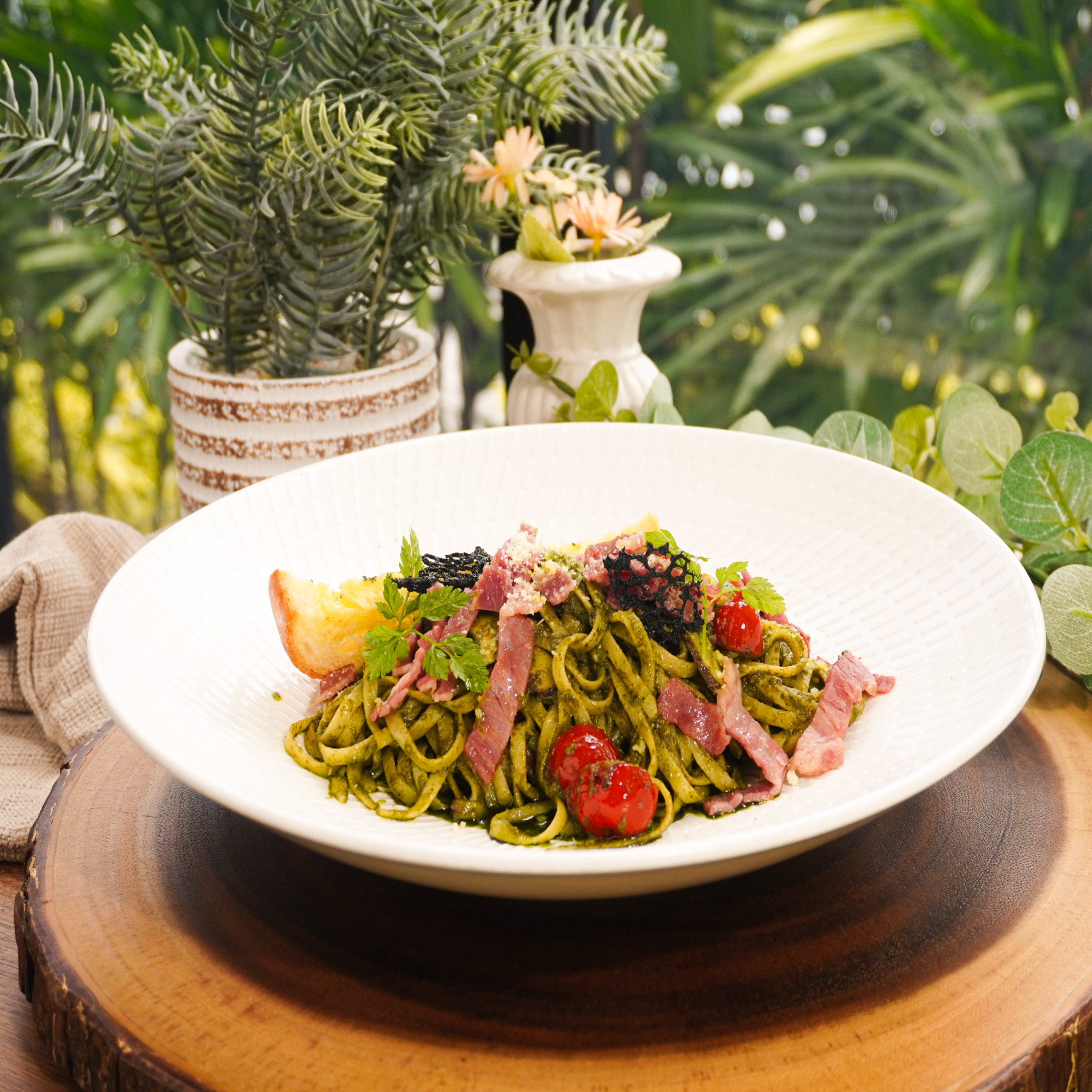 Basil Pesto Linguine with Streaky Beef & Mushroom